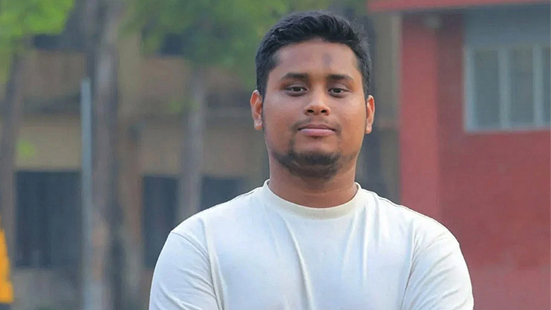 নেতার পেছনে ঘুরে সাধারণ কর্মীরা নিজের অমূল্য জীবন নষ্ট করছে: হাসনাত