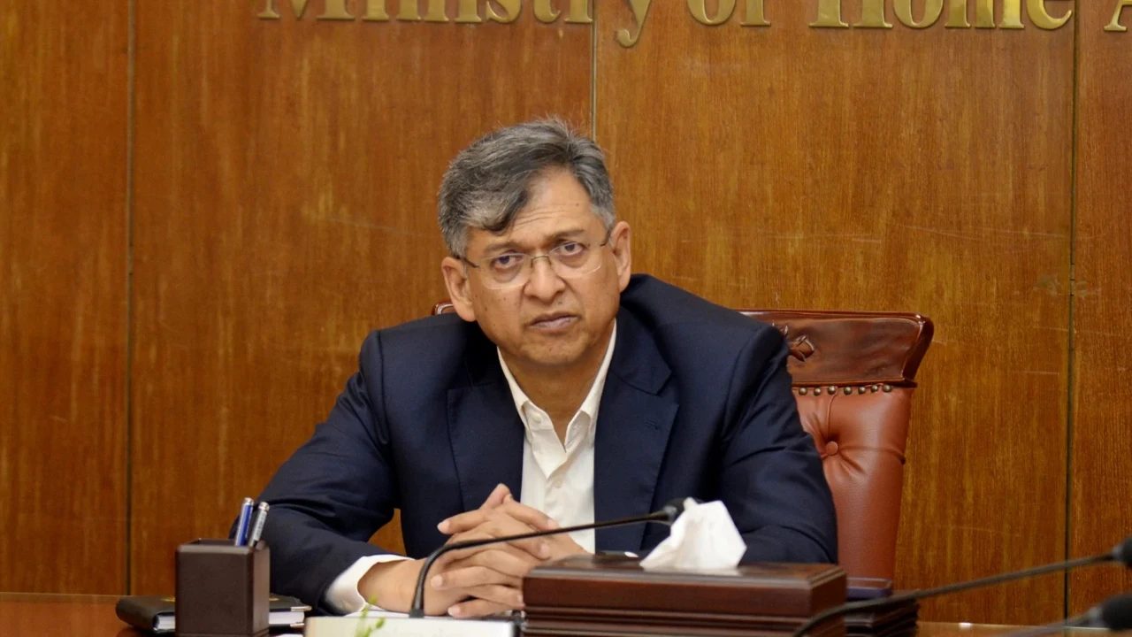 পুলিশে শৃঙ্খলা ফেরায় সেনাবাহিনী প্রত্যাহার করা হচ্ছে: স্বরাষ্ট্রমন্ত্রী