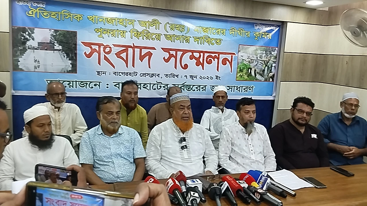 খানজাহান আলী দিঘিতে কুমির ফেরত দেওয়ার দাবি খাদেমদের