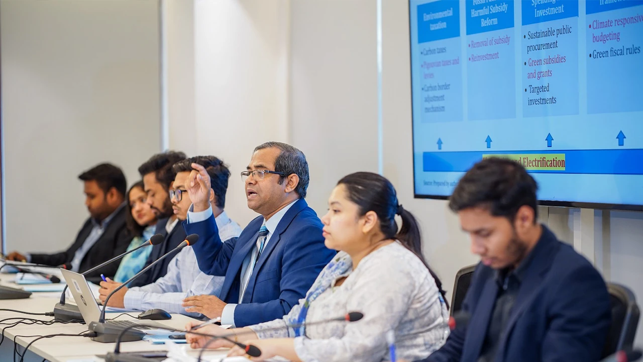 নবায়নযোগ্য জ্বালানি প্রসারে বড় বাধা কর কাঠামো বৈষম্য