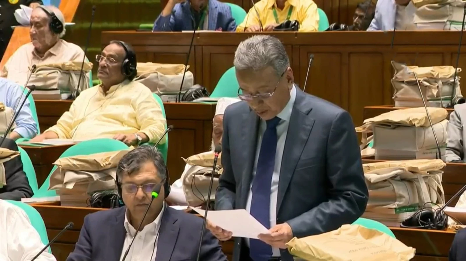 ৫ হাজার চিকিৎসক ও ১ লাখ স্বাস্থ্যকর্মী নিয়োগের ঘোষণা