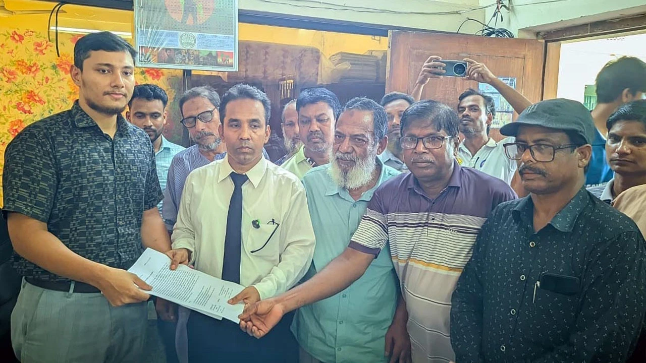 পোস্ট-পেইড গ্রাহকদের বিলসহ ৬ দফা দাবিতে রংপুরে স্মারকলিপি