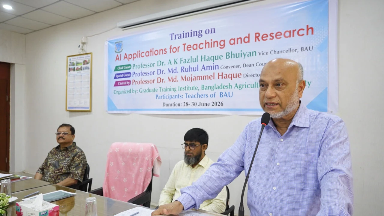 শিক্ষকদের দক্ষতা বাড়াতে বাকৃবিতে এআই কর্মশালা