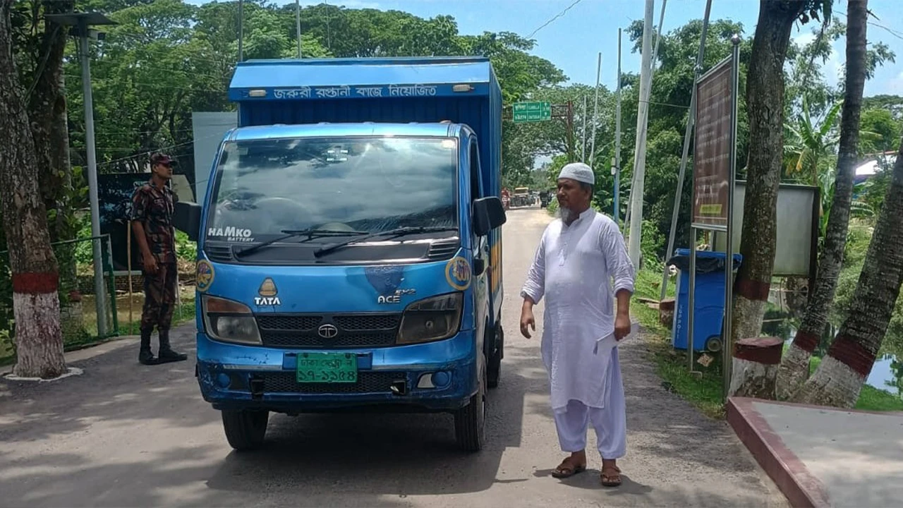 ত্রিপুরার মুখ্যমন্ত্রীর জন্য ৬০০ কেজি আম উপহার পাঠাল সরকার