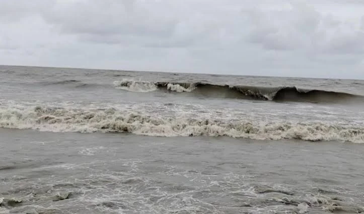দুপুরের মধ্যে ৮ জেলায় ঝড়ের শঙ্কা