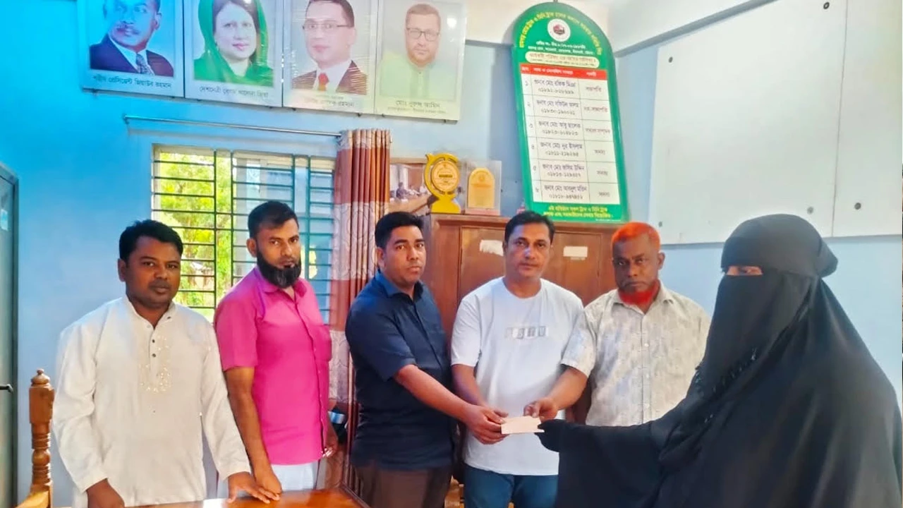 ট্রাক চালক কল্যাণ সমবায় সমিতির উদ্যোগে অনুদান প্রদান
