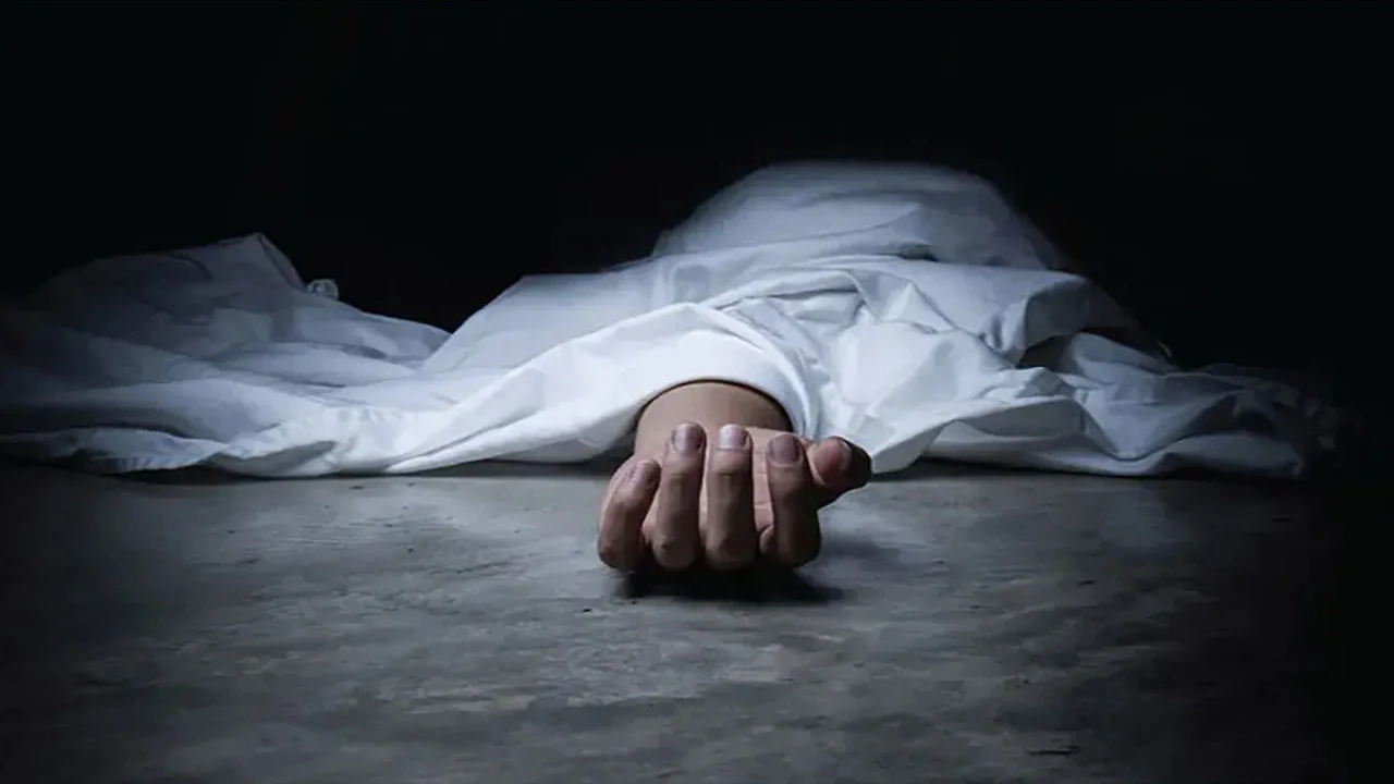 নিজ ঘর থেকে স্কুলছাত্রীর ঝুলন্ত মরদেহ উদ্ধার