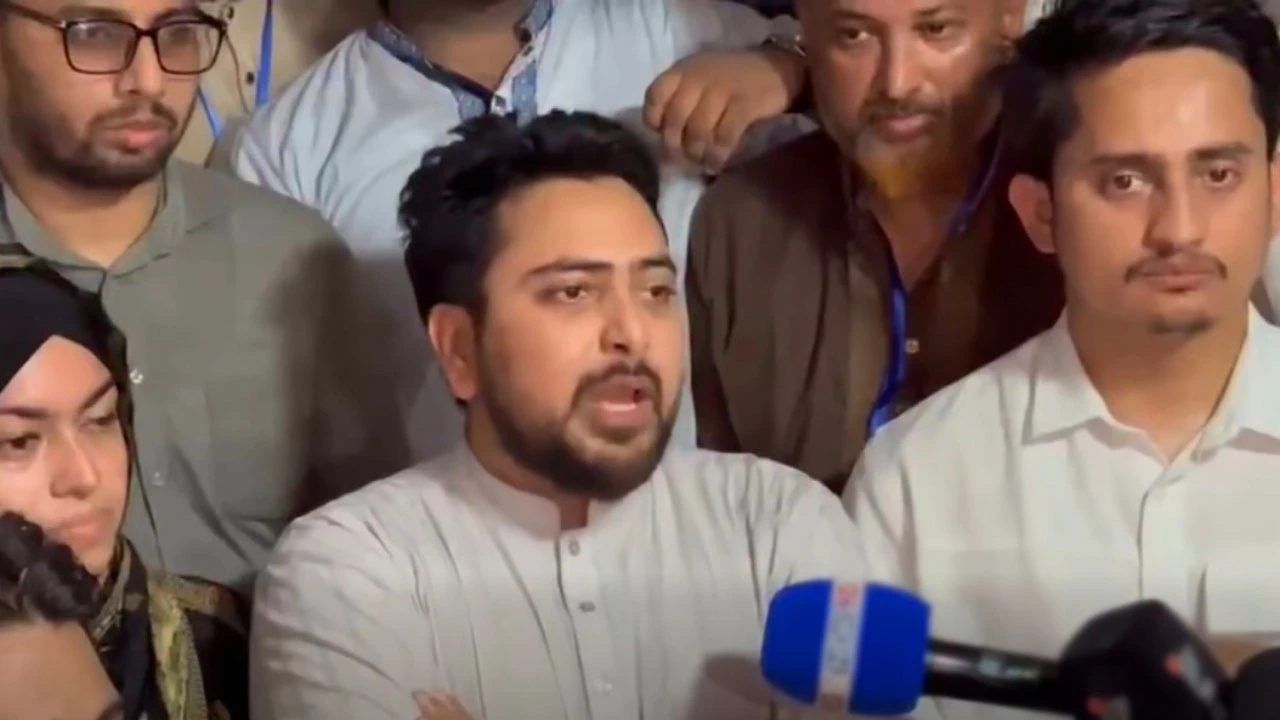 বিস্ফোরণের পেছনে রাজনৈতিক উদ্দেশ্য থাকতে পারে: নাহিদ ইসলাম