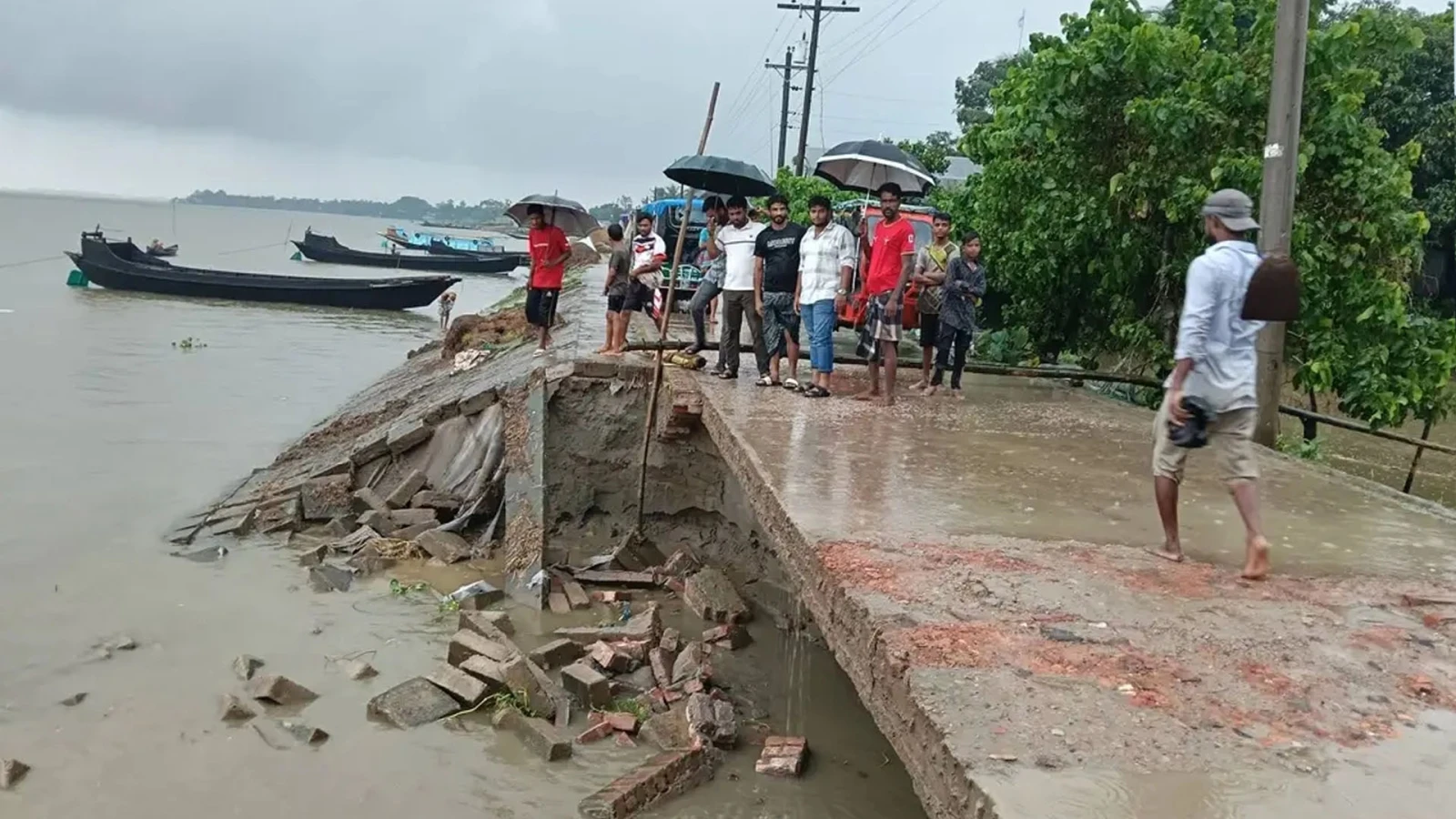 টানা বৃষ্টিতে মিঠামইনে সড়ক ধসের আশঙ্কা