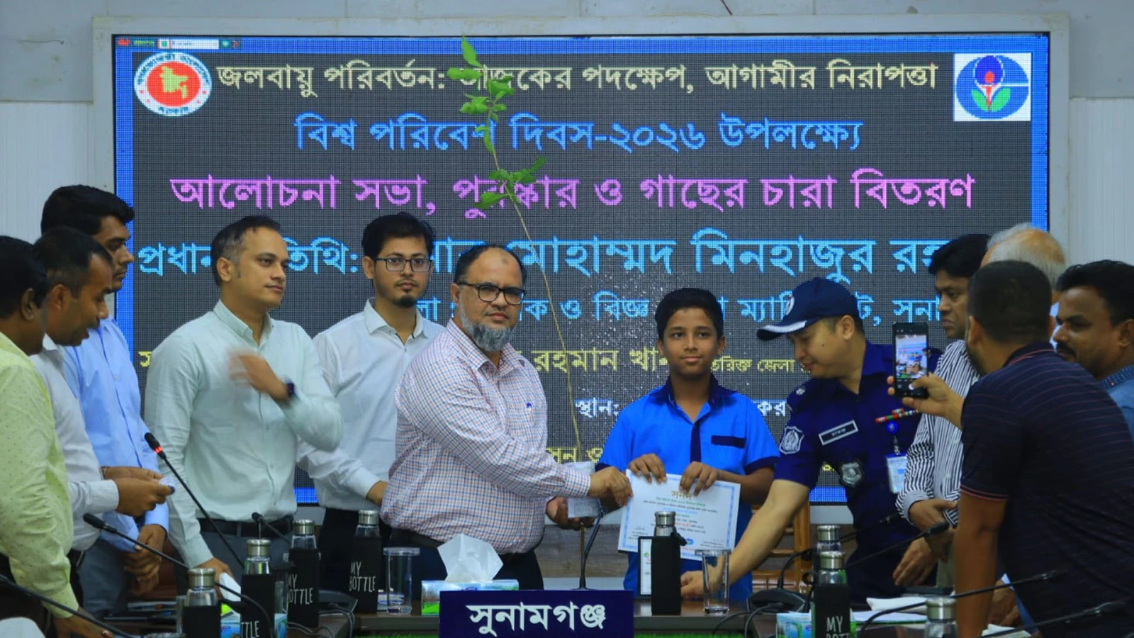 অবৈধ বালু উত্তোলনকারীদের বিরুদ্ধে কঠোর হুঁশিয়ারি ডিসির