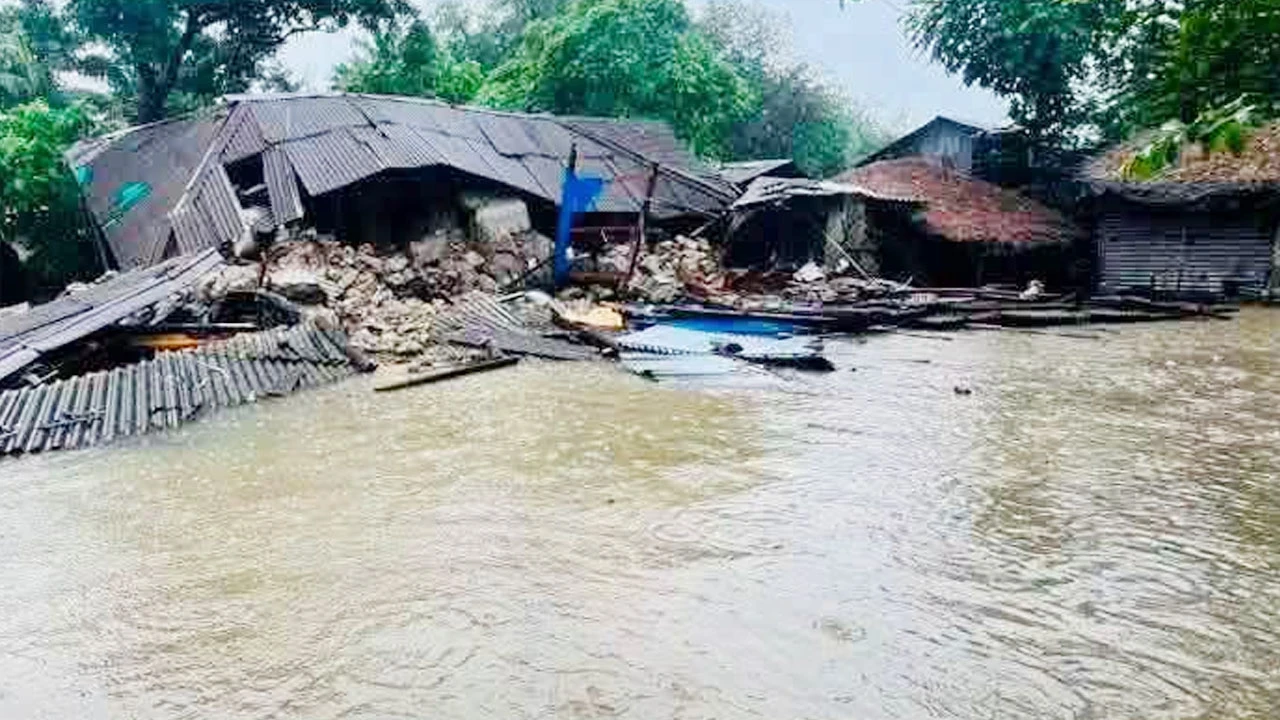 বন্যা ও পাহাড়ধসে চট্টগ্রামে ৫ দিনে ৩৩ জনের মৃত্যু
