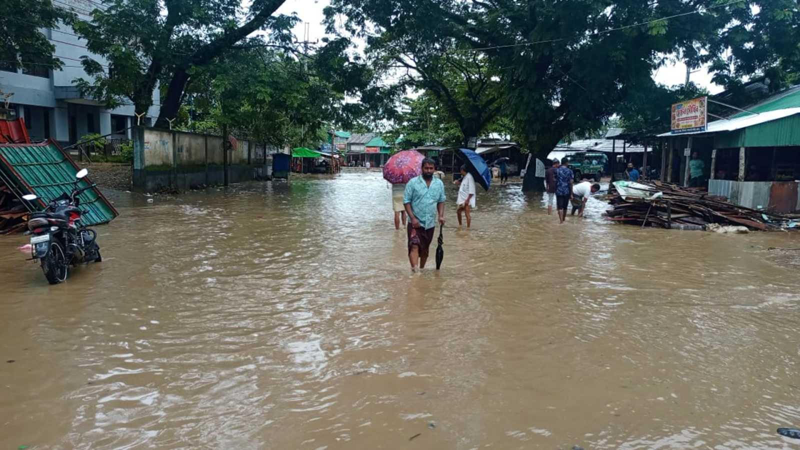 বন্যায় পর্যটকশূন্য সাজেক, ফিরলেন আরও ৩৮৩ পর্যটক