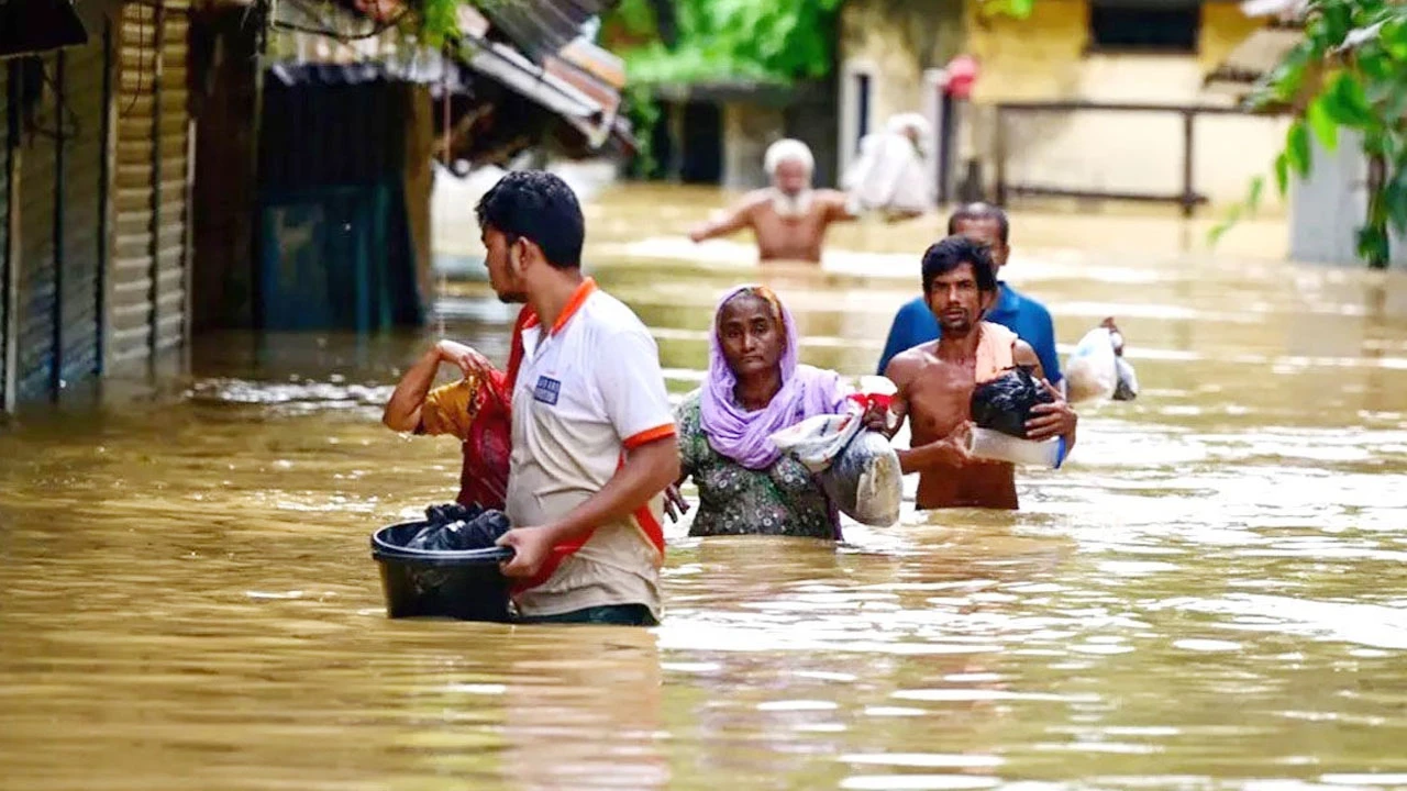 দেশে বন্যা ও পাহাড়ধসে মৃত্যু বেড়ে ৫৪