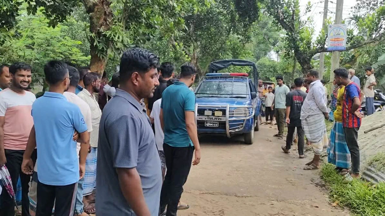 মাদক ব্যবসার অভিযোগে মা-ছেলে আটক
