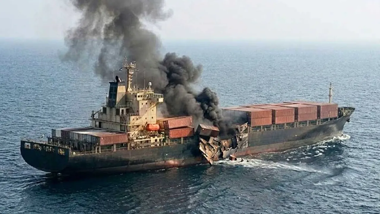 মাইন বিস্ফোরণে দুটি তেলবাহী ট্যাংকারে ভয়াবহ আগুন