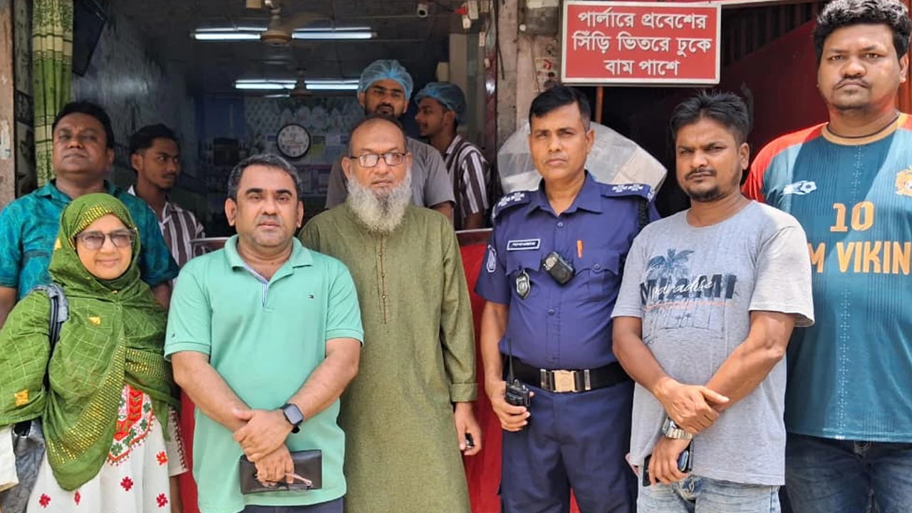 নিষিদ্ধ কেওড়া জল ব্যবহারের দায়ে ঢাকা কাচ্চি বাড়িকে জরিমানা