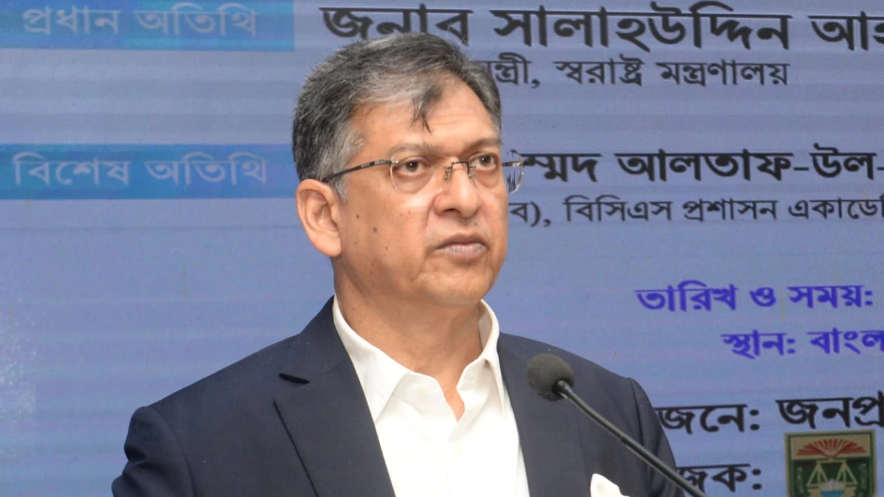 সরকারি চাকরিজীবীদের রাজনৈতিক পক্ষপাতমুক্ত থাকার আহ্বান স্বরাষ্ট্রমন্ত্রী