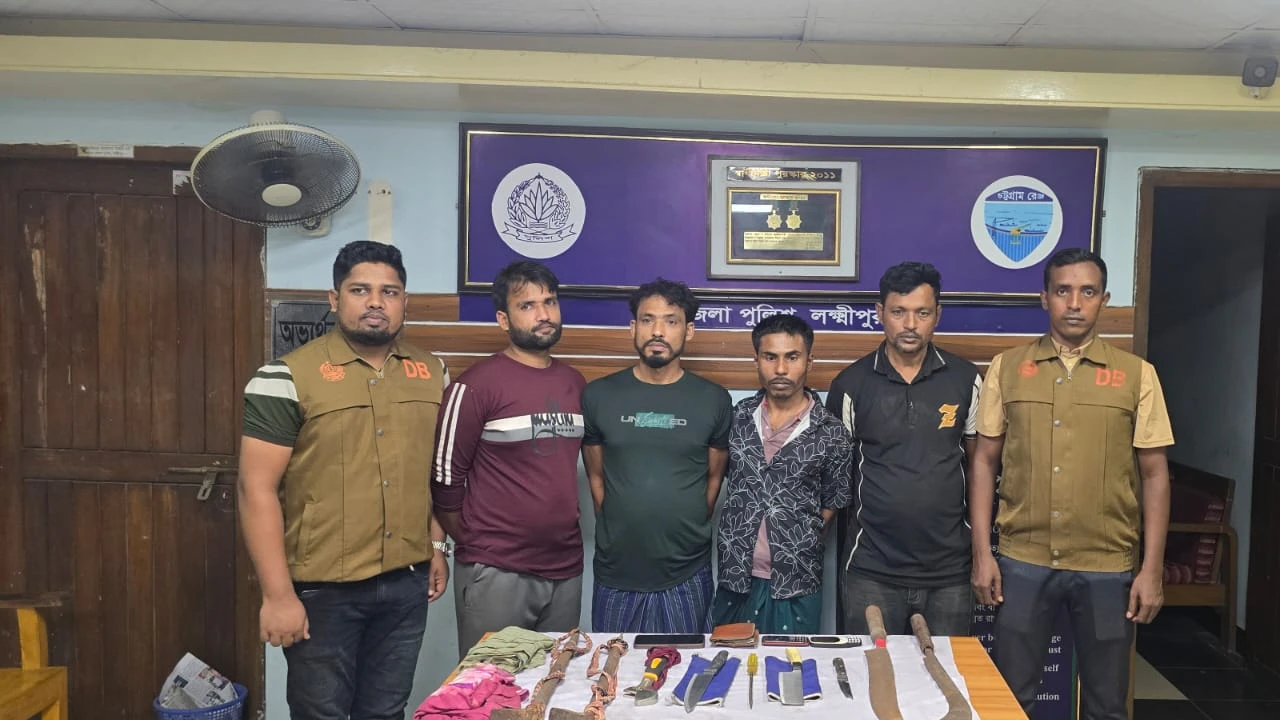 লক্ষ্মীপুরে ডাকাতির প্রস্তুতিকালে ৪ জন গ্রেপ্তার