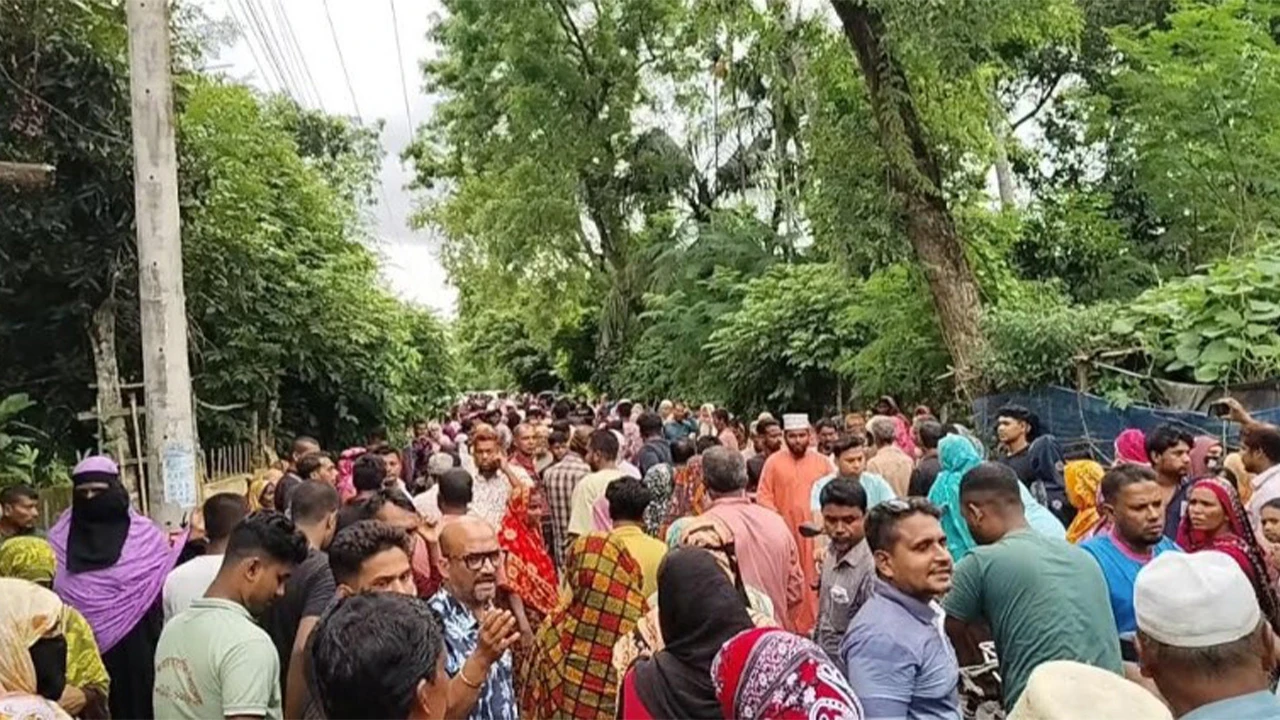 কালীগঞ্জে জোড়া খুন: অবশেষে ফারজানা ও সুমাইয়ার দাফন সম্পন্ন