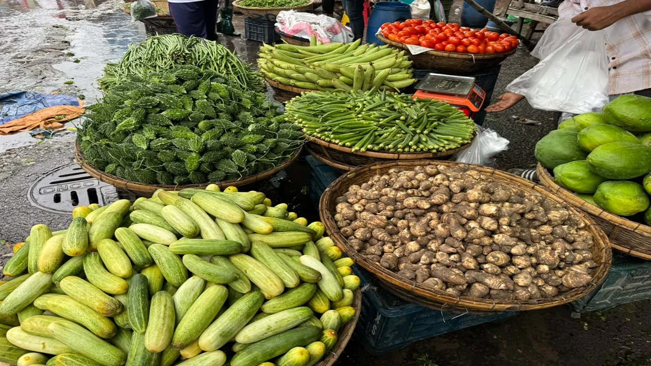 রাজধানীতে সবজির দামে সেঞ্চুরি