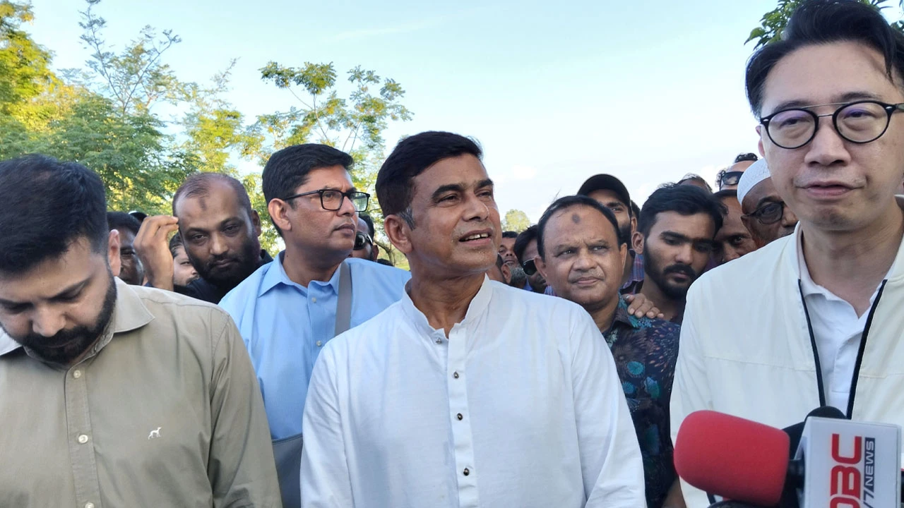 দেবীগঞ্জে সৌরবিদ্যুৎ প্রকল্পে মালয়েশিয়ার বিনিয়োগের সম্ভাবনা