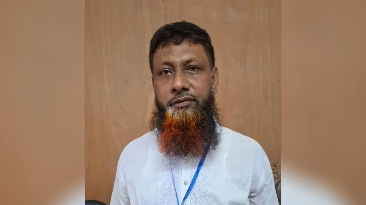 এইচএসসি পরীক্ষাকেন্দ্রে নকল সরবরাহ করায় শিক্ষকের কারাদণ্ড