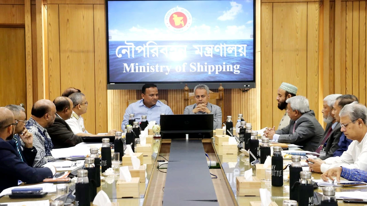 নাবিকদের ভিসা জটিলতা দ্রুত সমাধানের নির্দেশ নৌপরিবহন মন্ত্রীর