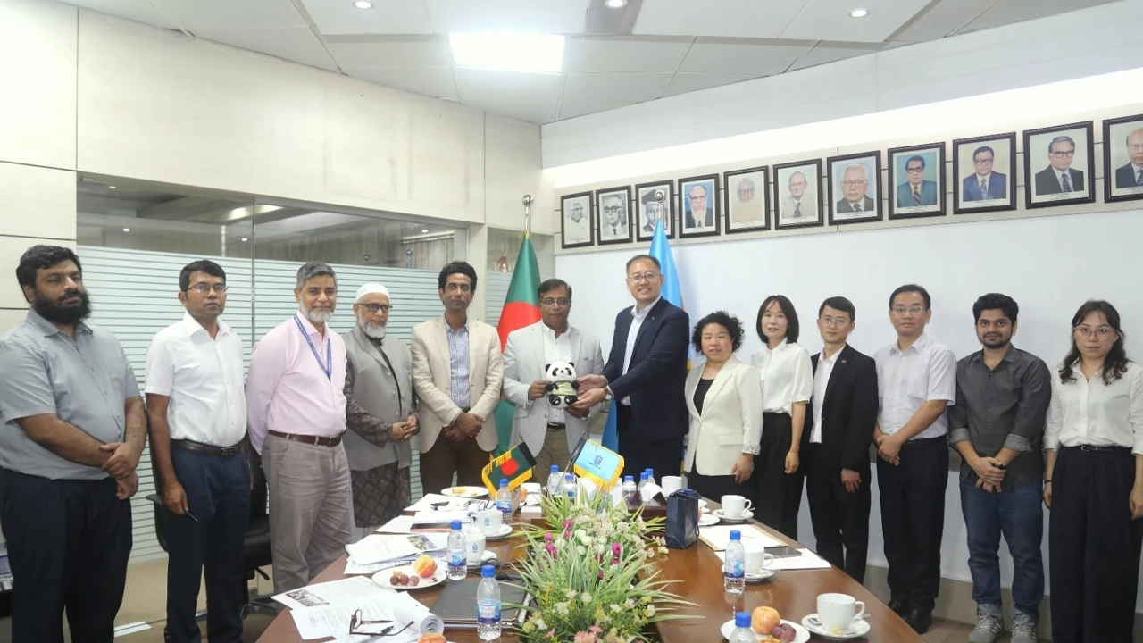 ‘বিশ্ববিদ্যালয়গুলোতে তৃতীয় ভাষা শিক্ষায় চীনা ভাষাকে অগ্রাধিকার দেওয়ার হবে’