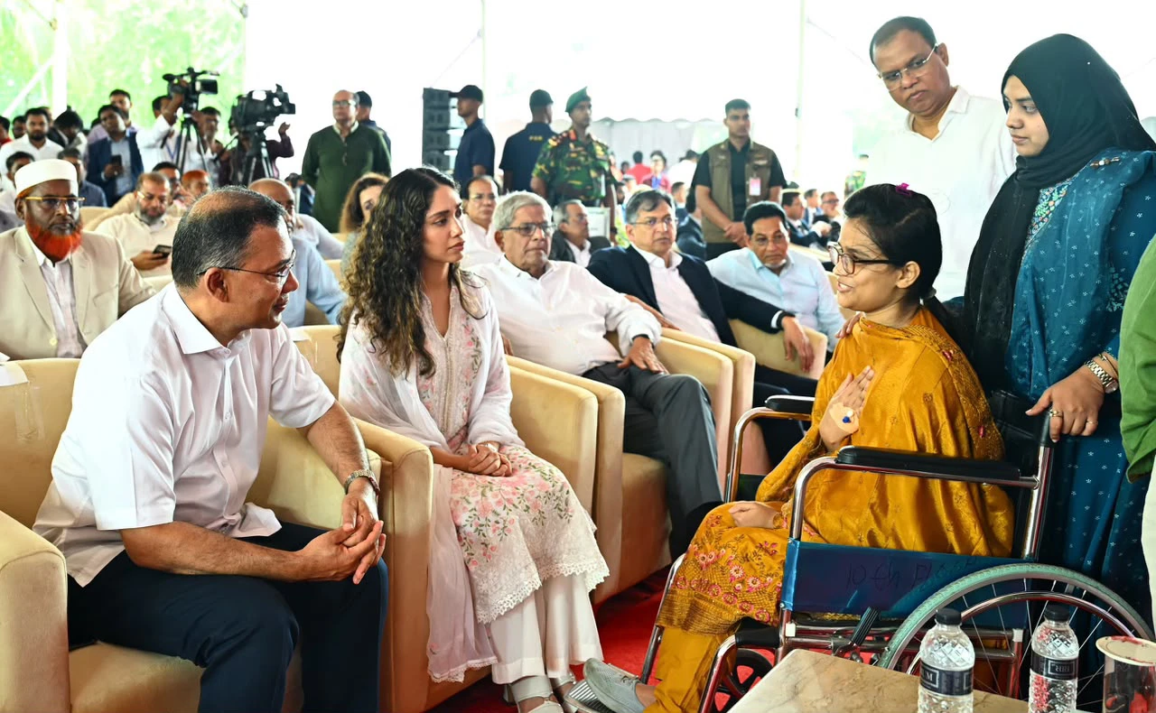 জুলাই গণঅভ্যুত্থানে আহত যোদ্ধা মিতুর খোঁজ নিলেন প্রধানমন্ত্রী