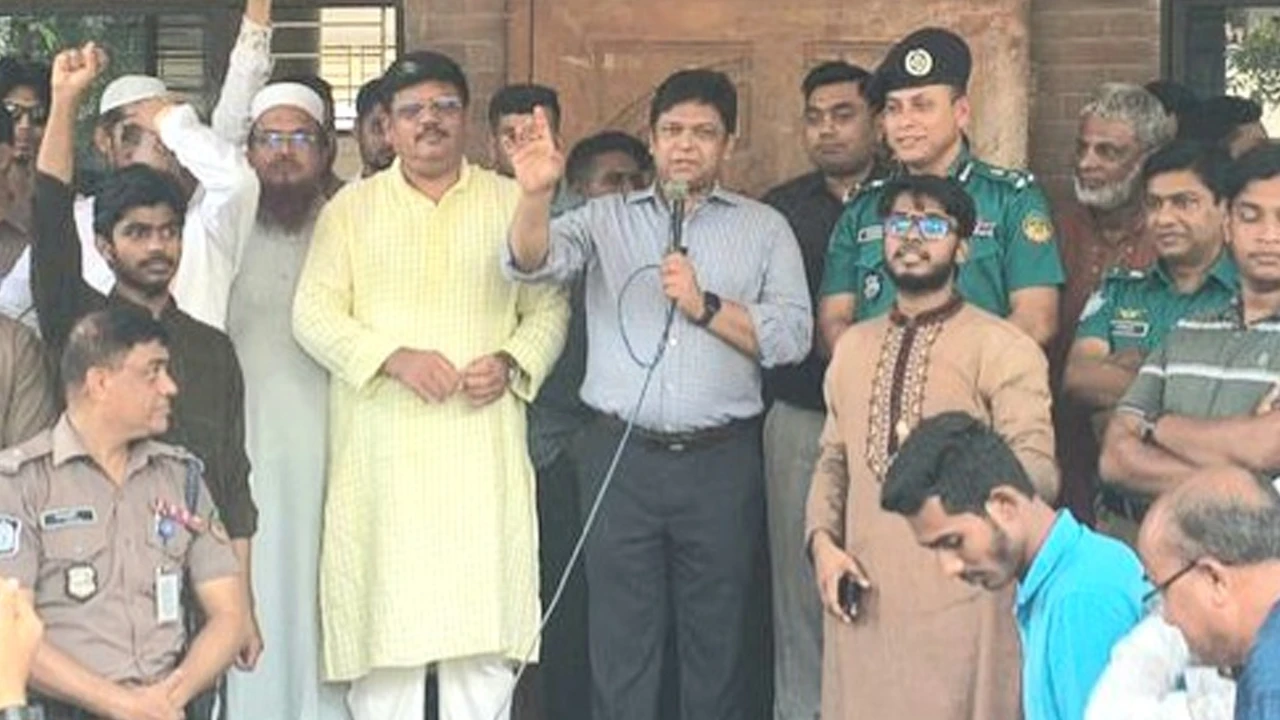 প্রশাসনের আশ্বাসে মহাসড়ক ছাড়ল শিক্ষার্থীরা