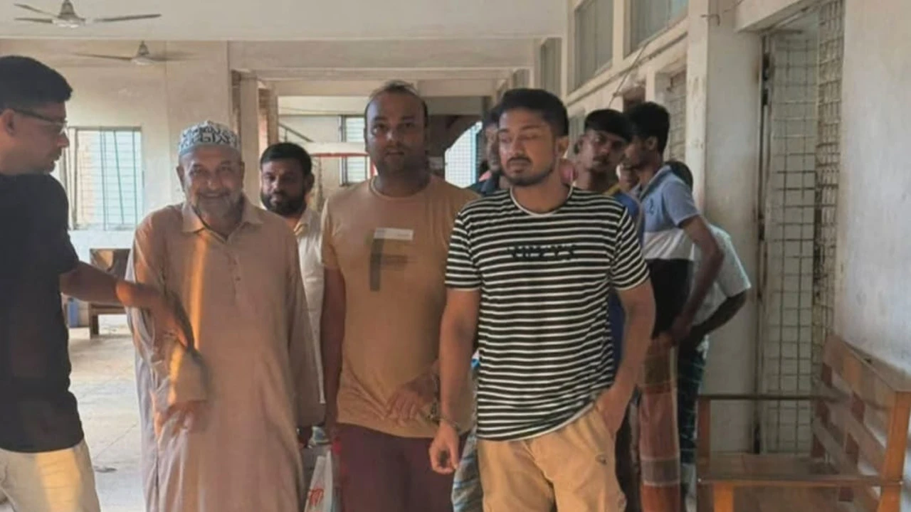 সাতক্ষীরায় জেলা আওয়ামী লীগের ৪ নেতা গ্রেপ্তার