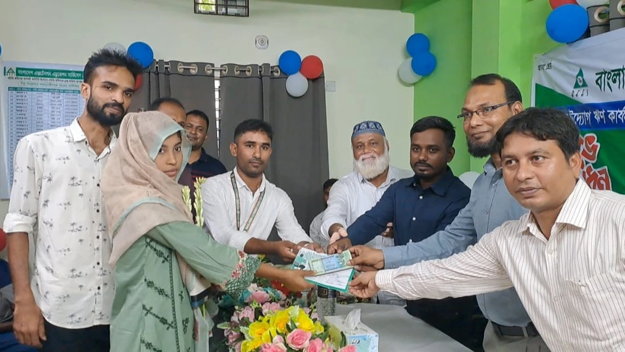 বীজের ক্ষুদ্র ও ক্ষুদ্র উদ্যোগ ঋণ কার্যক্রমের উদ্বোধন