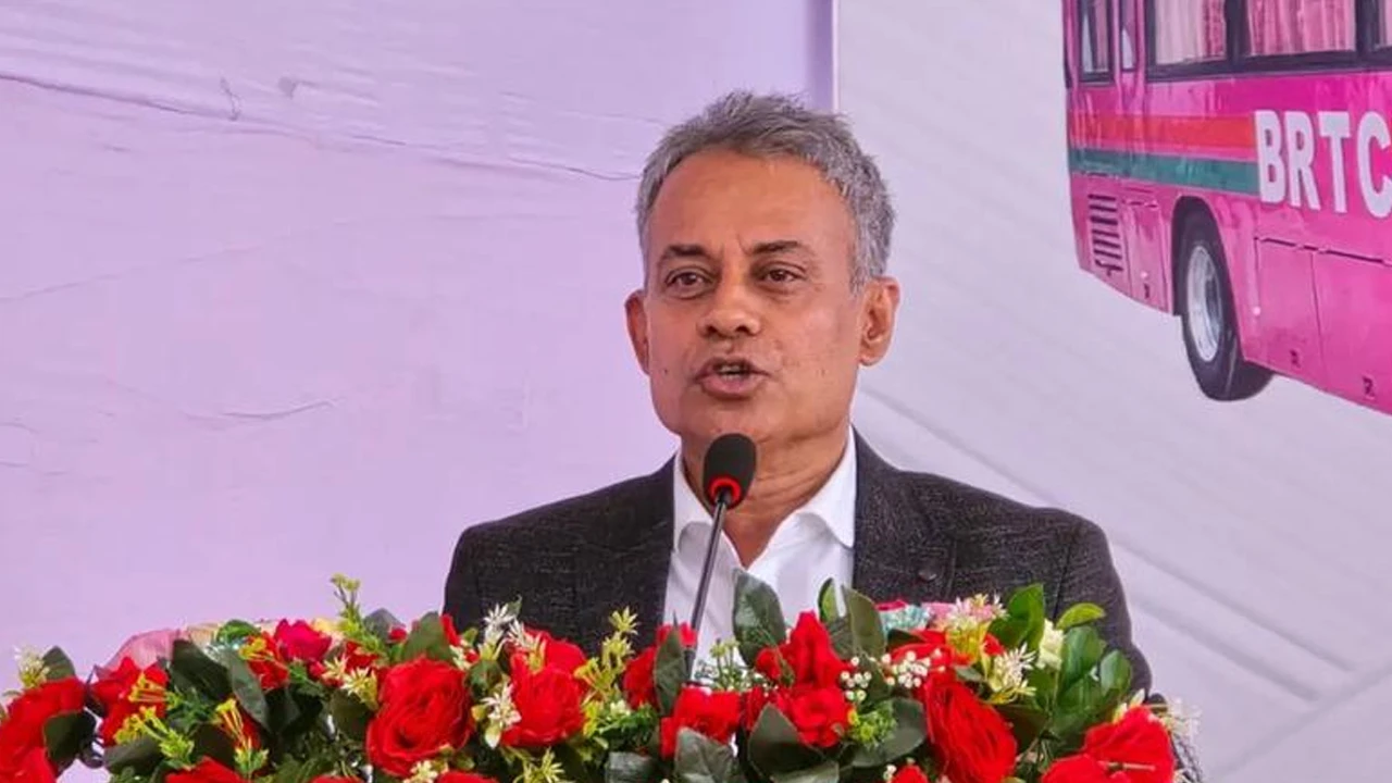 ‘ঢাকায় ২০০ ইভি বাস কিনছে সরকার, নারীদের জন্য ১০০টি’