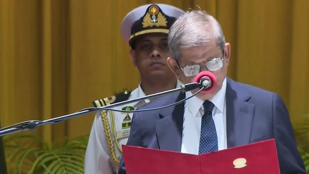 রাষ্ট্রপতি হিসেবে শপথ নিলেন মির্জা ফখরুল ইসলাম আলমগীর