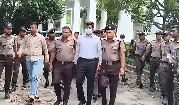 ইলিয়াস আলী গুম: উইং কমান্ডার সাইফুরকে ট্রাইব্যুনালে হাজির