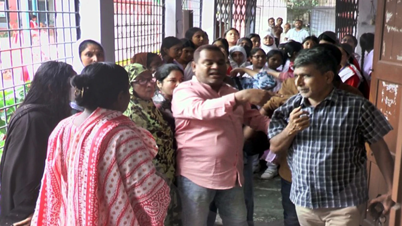যশোরে ছাত্রী নির্যাতনের অভিযোগে শিক্ষক বরখাস্ত