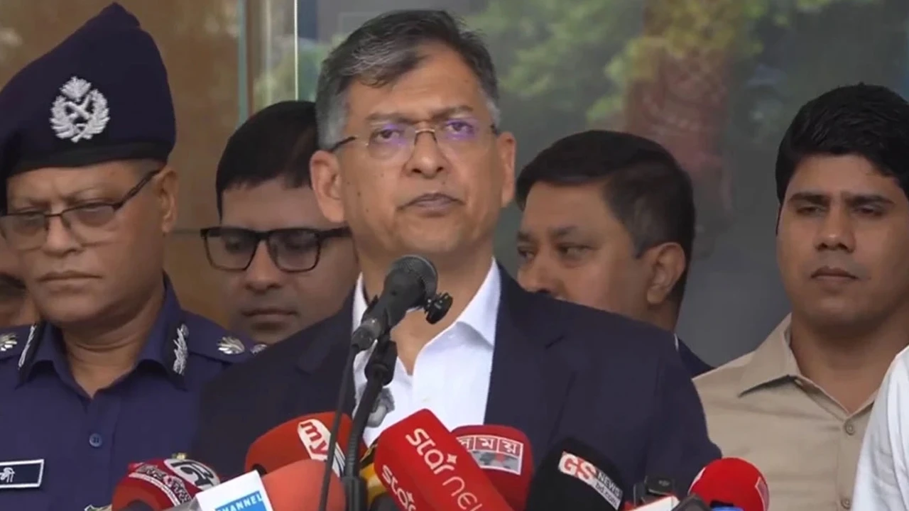 অস্ত্র উদ্ধারে তথ্য দিলে ২ লাখ টাকা পুরস্কার: স্বরাষ্ট্রমন্ত্রী