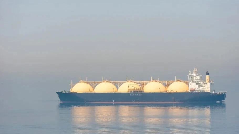 এলএনজি যেভাবে আমাদের রিজার্ভ গিলে খাচ্ছে