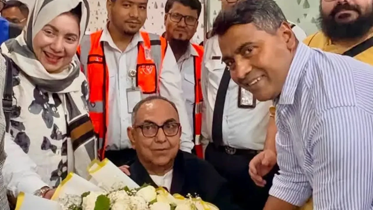 চিকিৎসা শেষে দেশে ফিরেছেন মির্জা আব্বাস