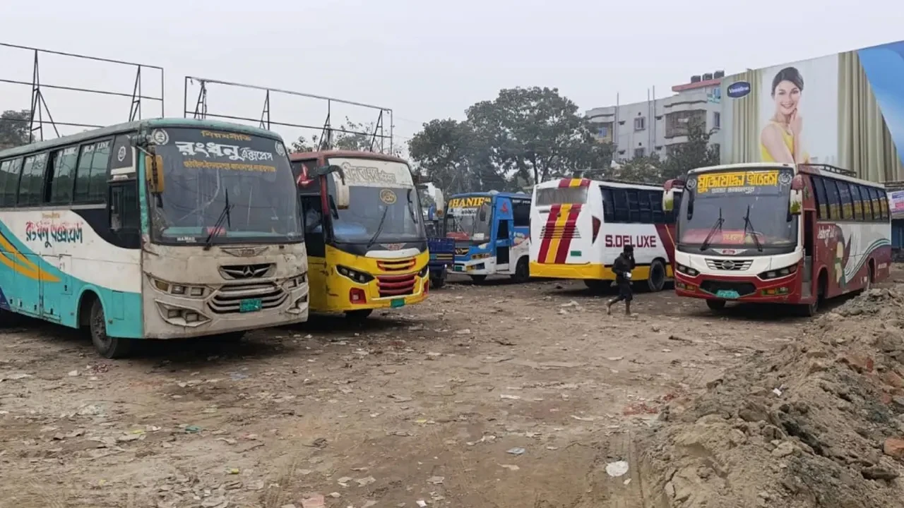 জামালপুর-ঢাকা রুটে অনির্দিষ্টকালের জন্য বাস চলাচল বন্ধ, দুর্ভোগে যাত্রীরা