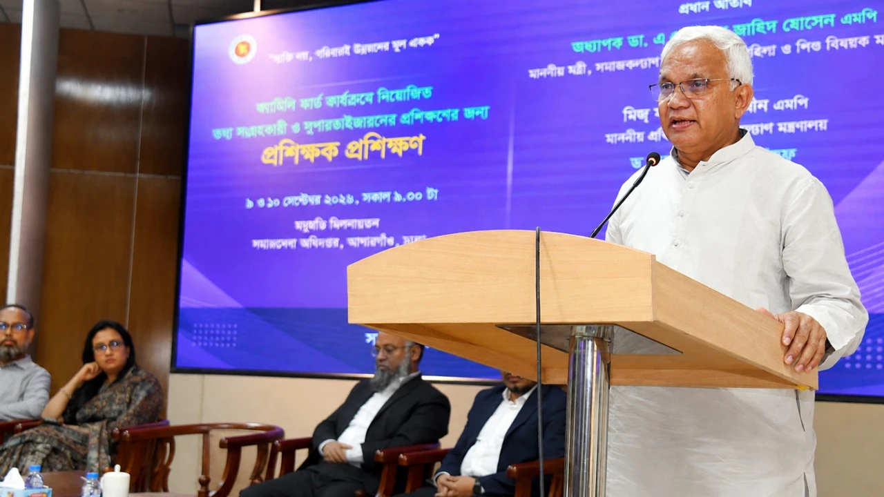 অক্টোবরে ৪১ লাখ পরিবারকে ফ্যামিলি কার্ড প্রদান করা হবে