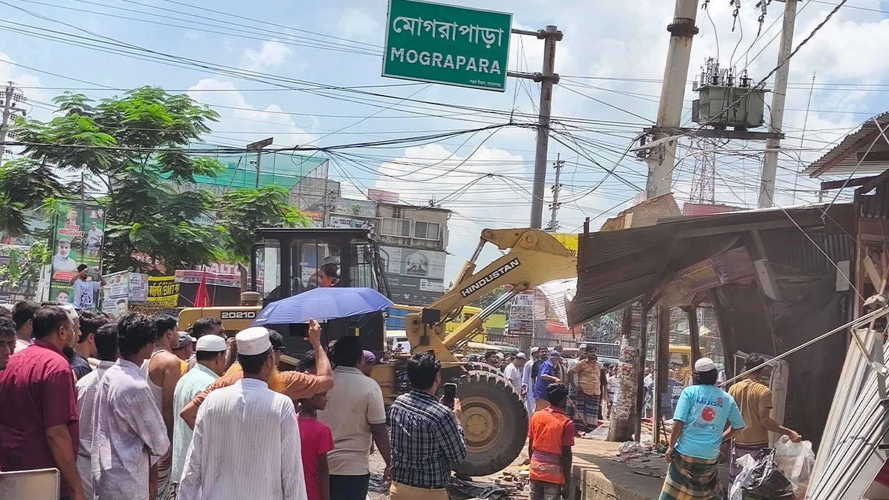 সোনারগাঁয়ে গুঁড়িয়ে দেওয়া হলো ১ হাজার অবৈধ স্থাপনা