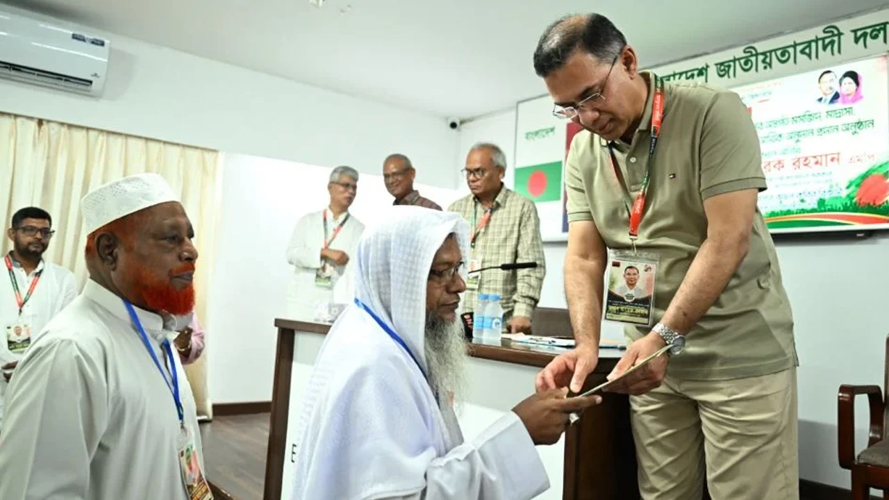 ২৮ মসজিদ ও ১০ মন্দিরে প্রধানমন্ত্রীর অনুদান