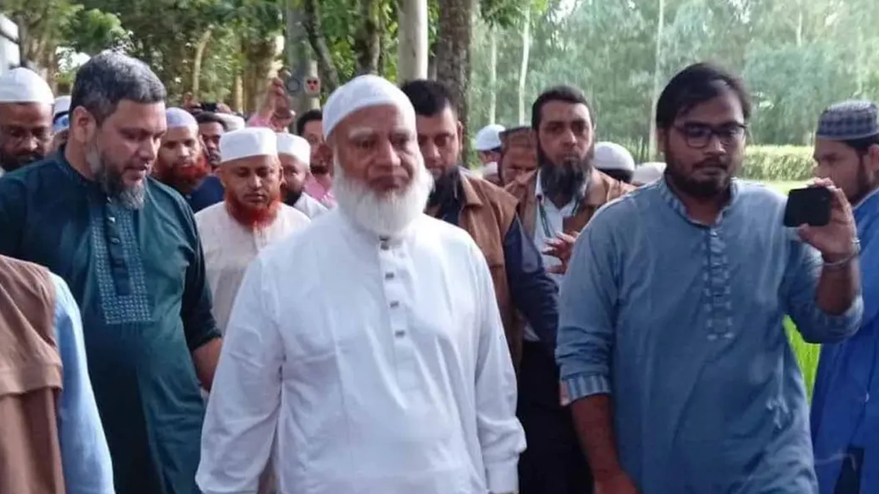 সরকার আমাদের কথা বলতে দিচ্ছে না