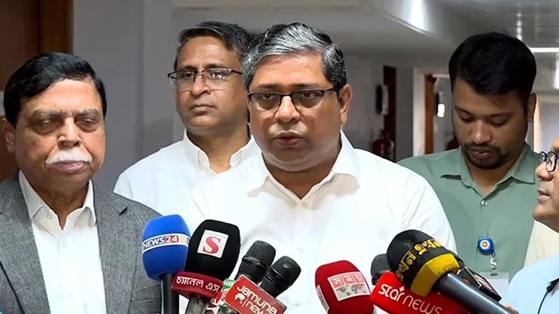 সরকারের সঙ্গে আলোচনা ছাড়াই নির্বাচনের তারিখ ঘোষণা করেছে ইসি