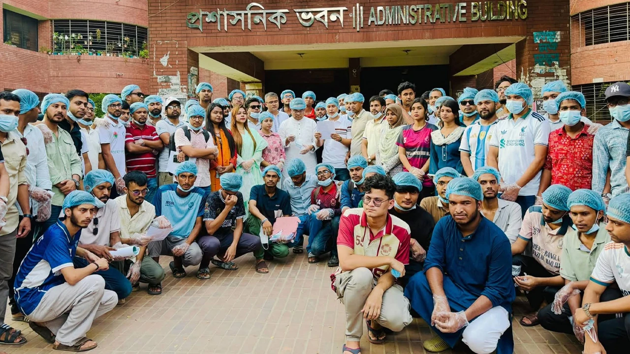 ডেঙ্গু প্রতিরোধে জাবিতে ছাত্রদলের পরিচ্ছন্নতা অভিযান