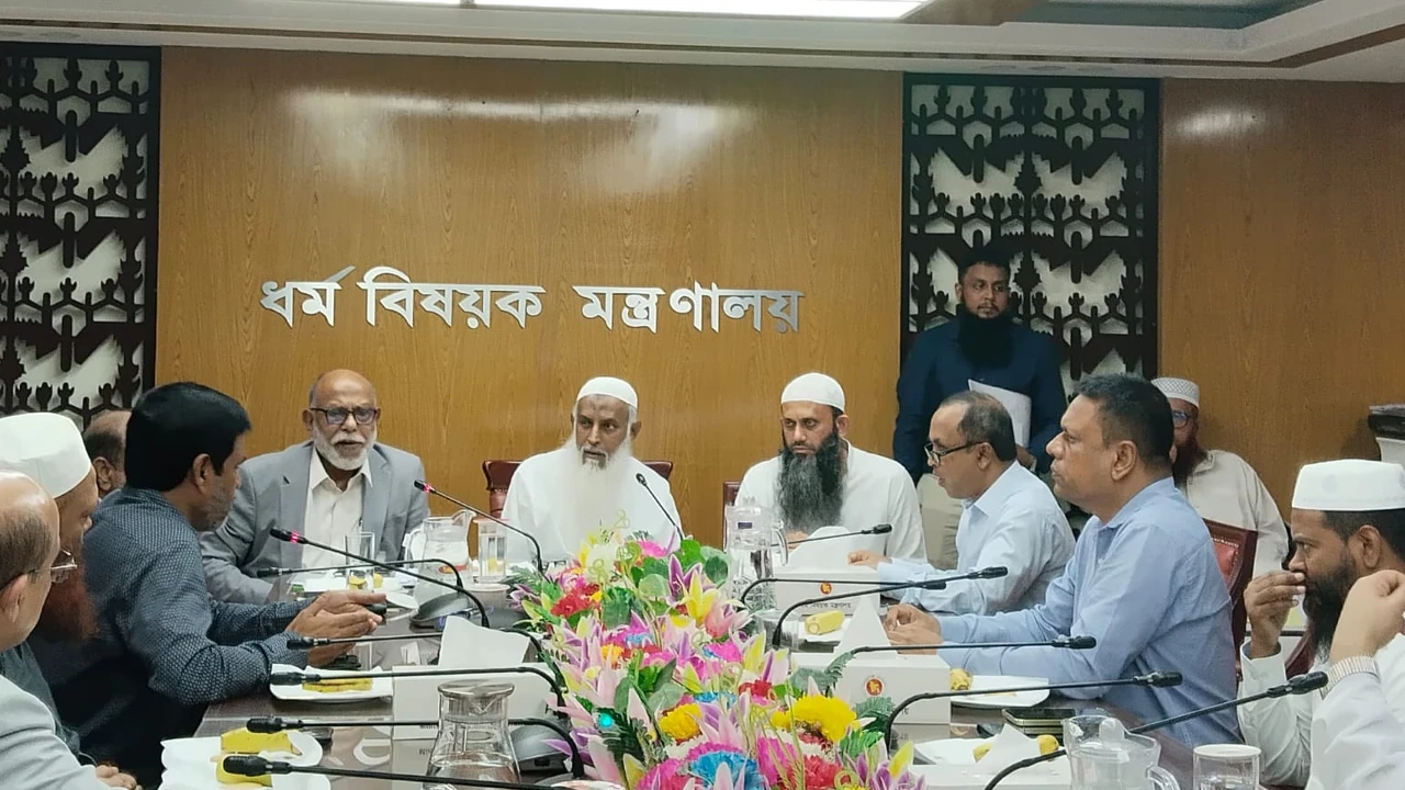 হাজিদের কষ্ট, অবহেলা ও জুলুম থেকে রক্ষায় কঠোর নজরদারির নির্দেশ