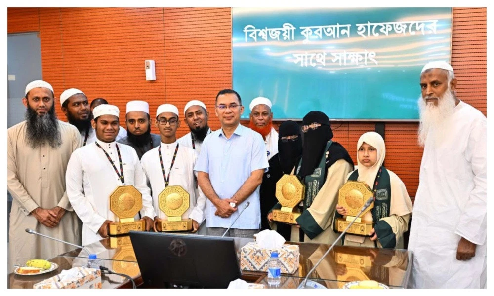 প্রধানমন্ত্রীর সঙ্গে বিশ্বজয়ী কোরআন হাফেজদের সাক্ষাৎ