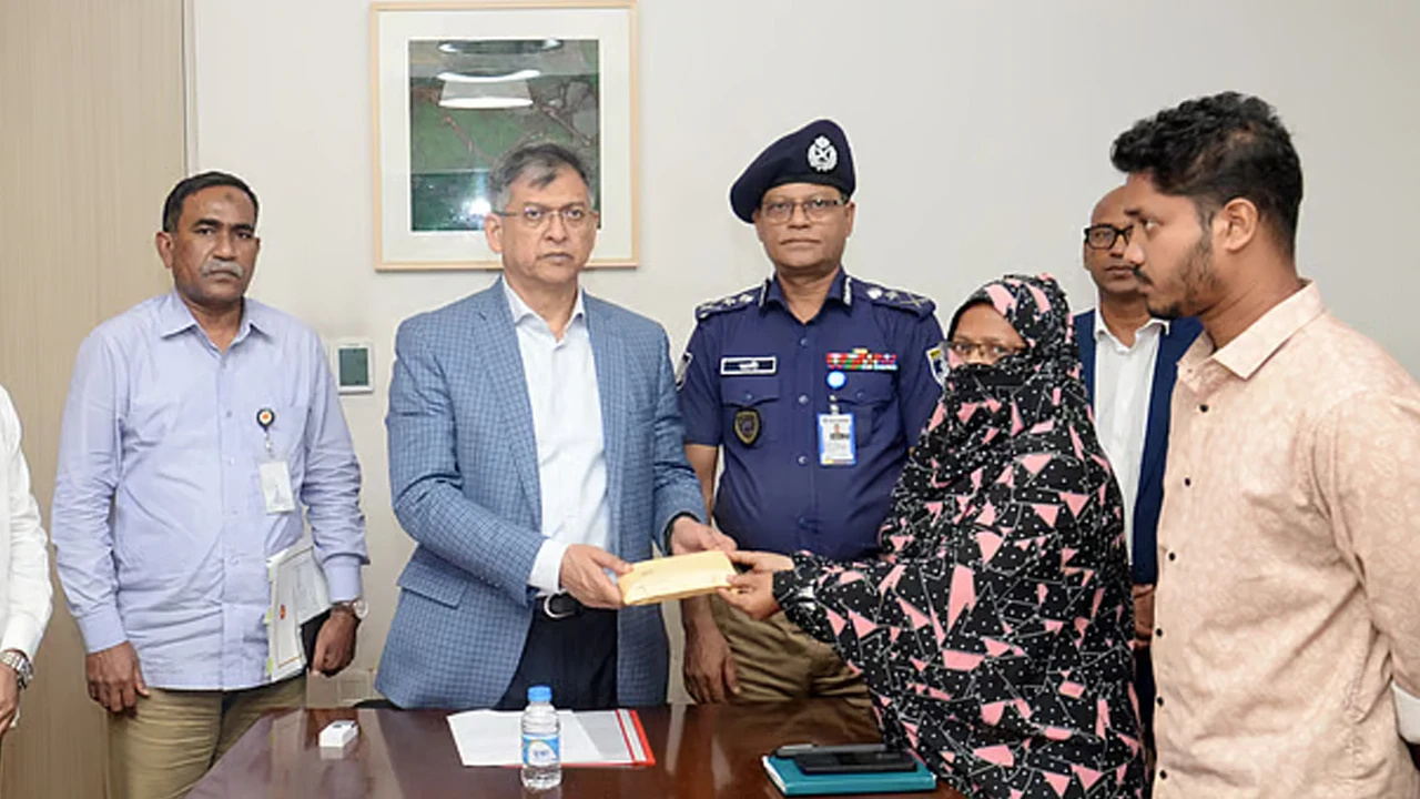 এসআই আলতাফ হত্যা: জড়িতদের দ্রুত গ্রেপ্তারের নির্দেশ স্বরাষ্ট্রমন্ত্রীর