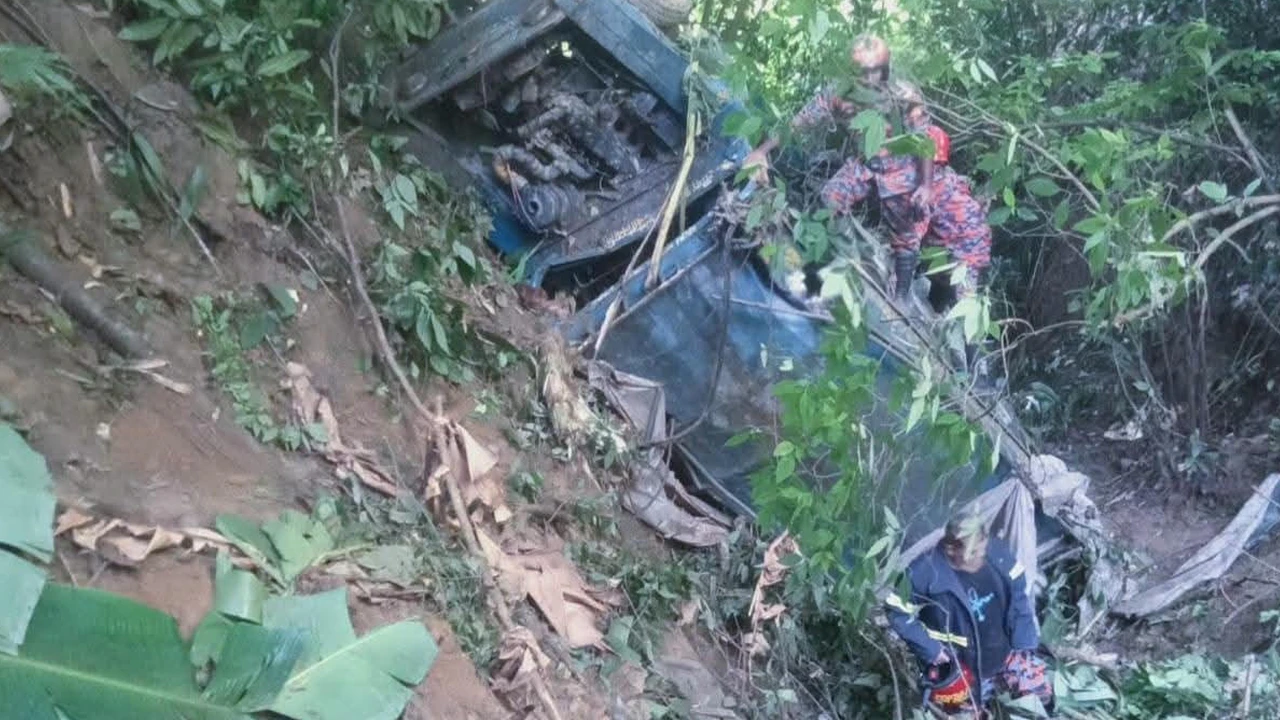 খাগড়াছড়িতে মালবাহী পাহাড়ি জিপ খাদে পড়ে চালক নিহত